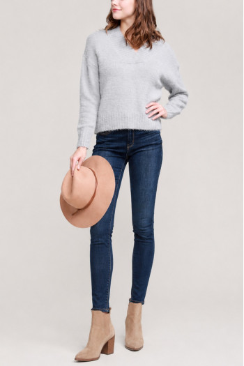 V NECK LONG SLEEVE DOLMAN TOP SWEATER